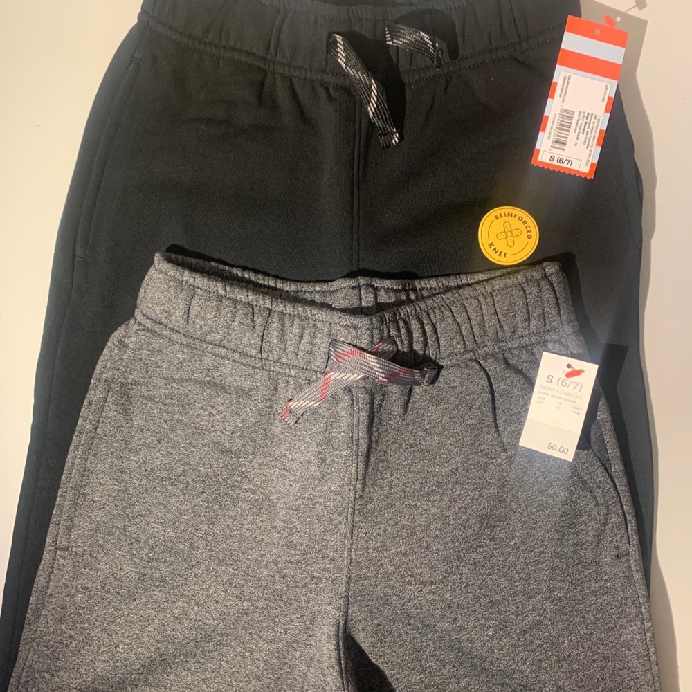 Cat and Jack Unisex joggers. (S)